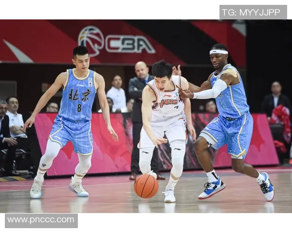 北京首钢篮球队强势迎战新赛季劲敌 展望比赛焦点与胜负悬念